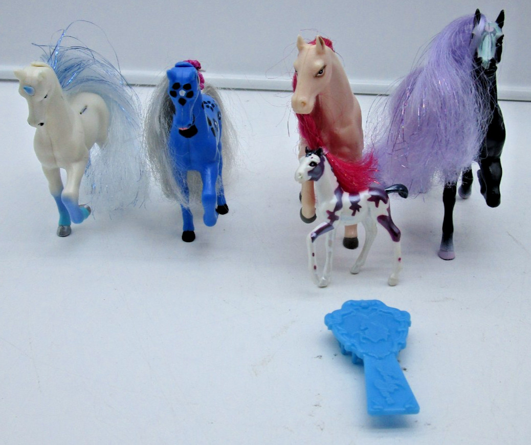 Bella Sara Lot of 5 Horses- Medium (Lot A) Bella Sara Lot of 5 Horses- Medium (Lot A)