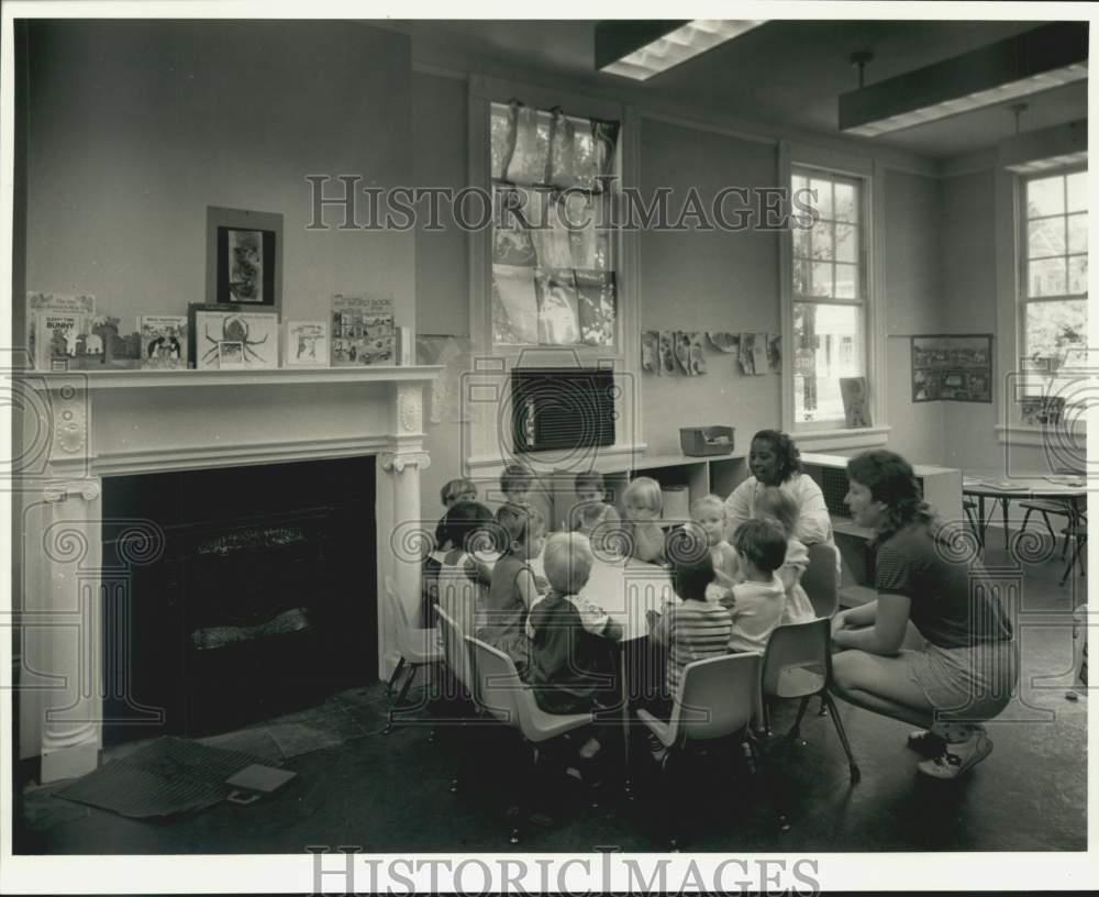 1986 Press Photo Students during class at Newcomb Children's Center - nob92822