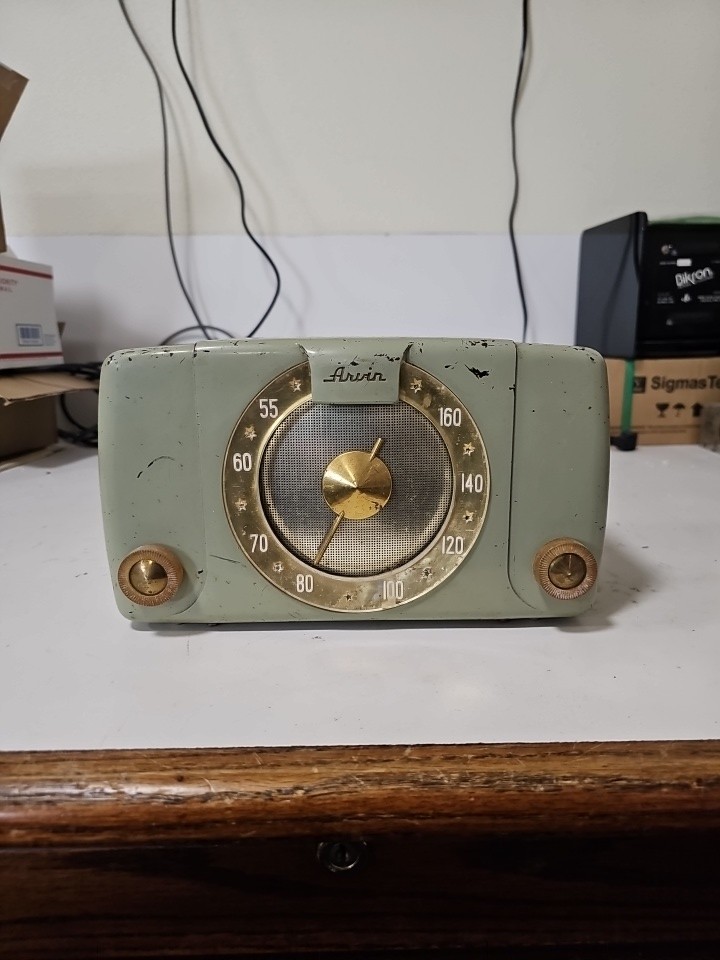 Arvin AM Bakelite Tube Radio Model 451-TL 