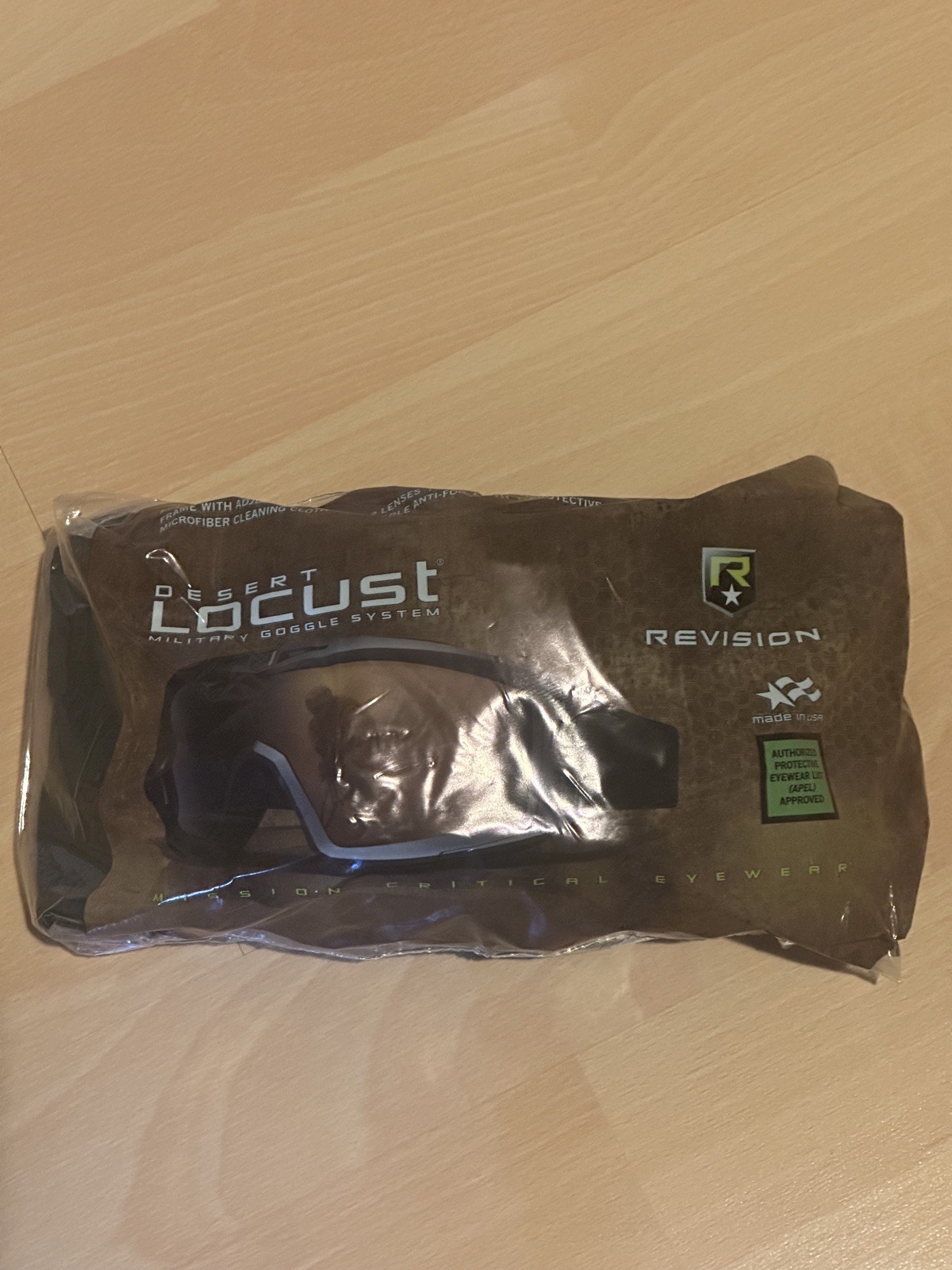 REVISION DESERT LOCUST GOGGLES, FOLIAGE GREEN, BLK CASE, NEW REVISION DESERT LOCUST GOGGLES, FOLIAGE GREEN, BLK CASE, NEW