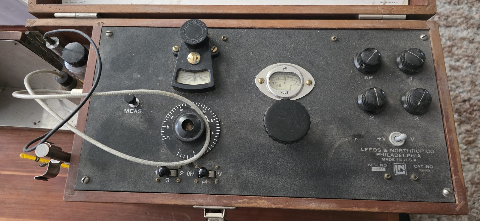 Vintage Leeds & Northrup pH Meter Model 7663Lab Instrument Wood Case