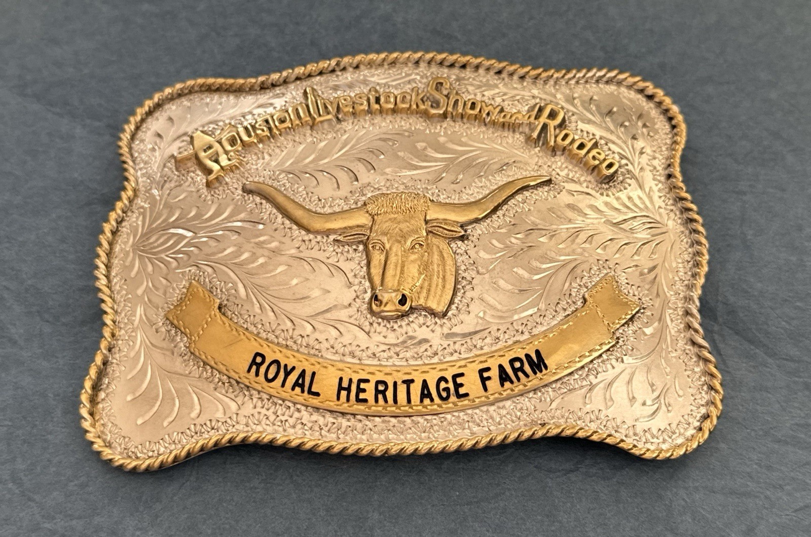 VINTAGE HOUSTON LIVESTOCK SHOW & RODEO ROYAL HERITAGE FARM TROPHY BELT BUCKLE VINTAGE HOUSTON LIVESTOCK SHOW & RODEO ROYAL HERITAGE FARM TROPHY BELT BUCKLE