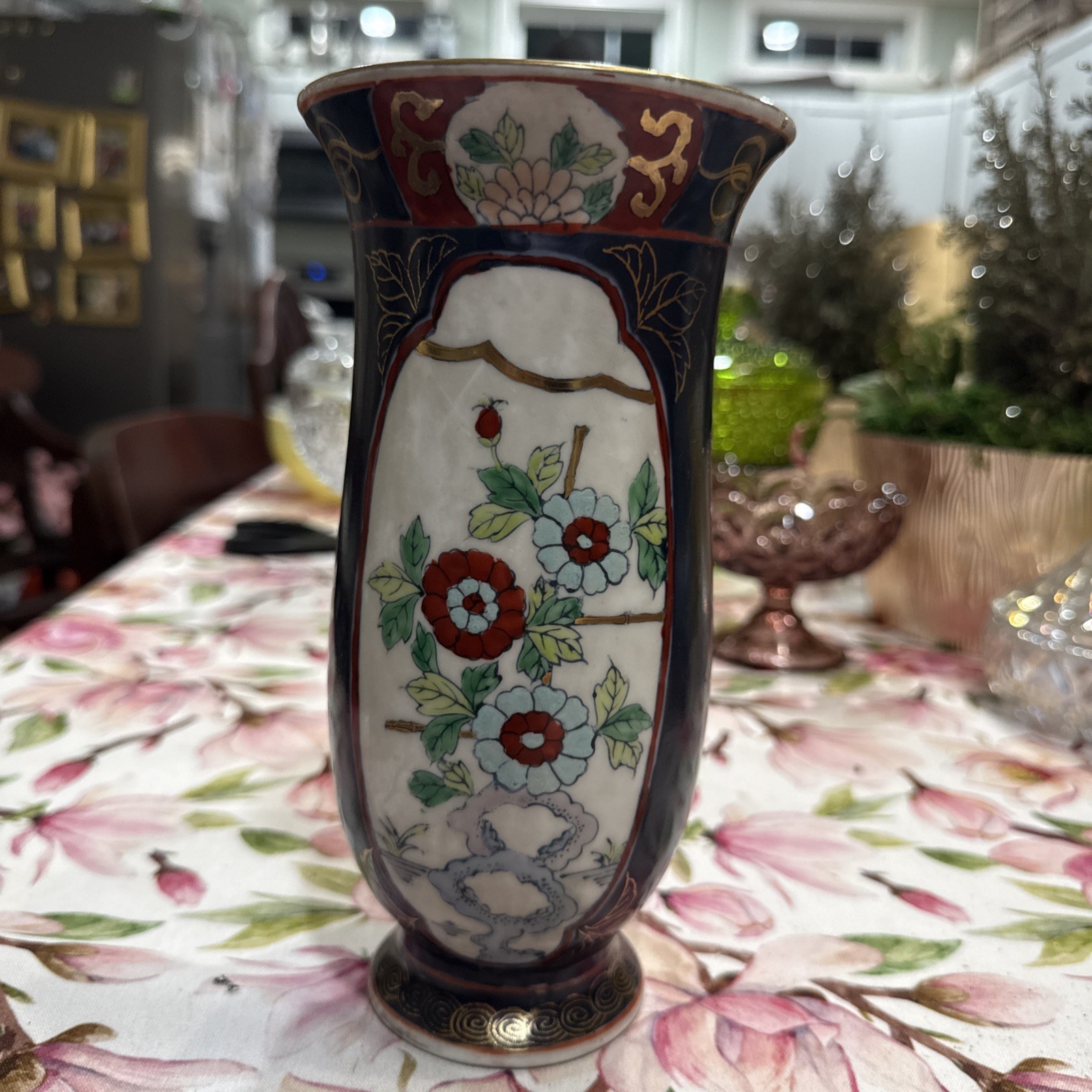 ANTIQUE HAND PAINTED HEAVY CHINESE VASE 8.5 TALL MULTI FLORAL DESIGNS TWO-SIDED