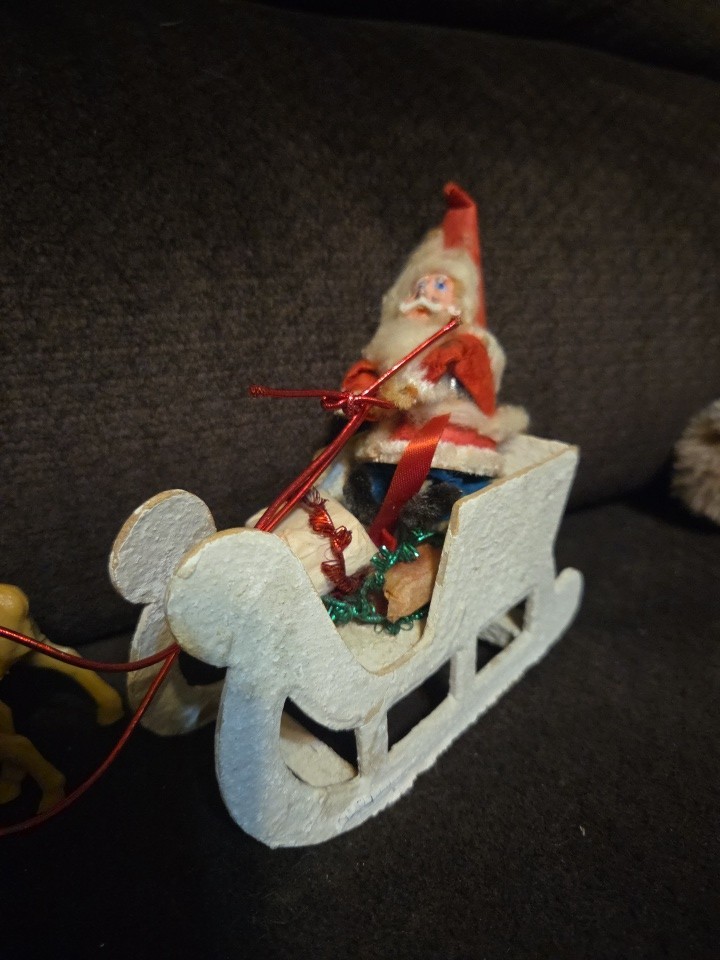 VTG Christmas Clay Face Santa And Cardboard Sleigh with 3 Plastic Raindeer Deer 