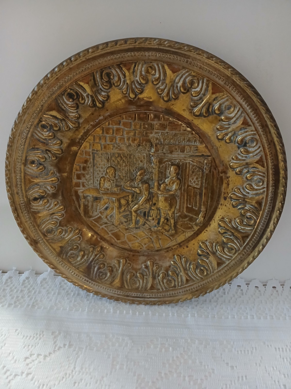 Vintage Repousse Brass Wall Plate Ye Olde Tavern Scene England
