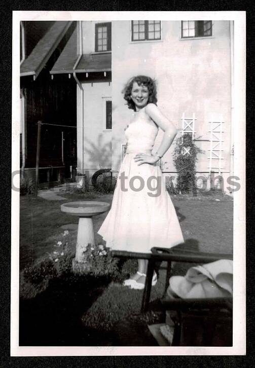 YOUNG WOMAN PRETTY FORMAL DRESS HAND HIP WILD HAIR OLD/VINTAGE PHOTO- J180