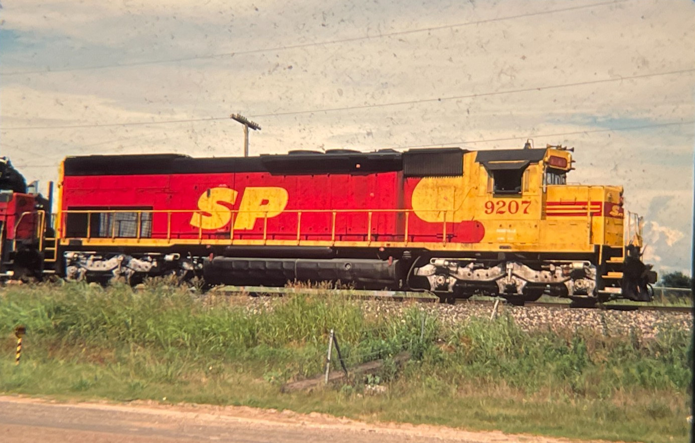 Southern Pacific Railroad SD45T-2 Locomotives #9207 - Original 35mm Slide Southern Pacific Railroad SD45T-2 Locomotives #9207 - Original 35mm Slide