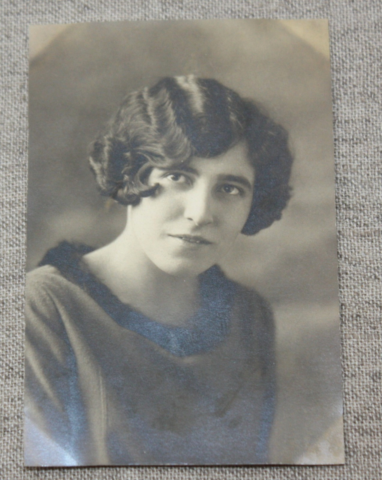 1920s Antique Photo Flapper Girl Portrait Short Finger Wave Hair Studio Fashion
