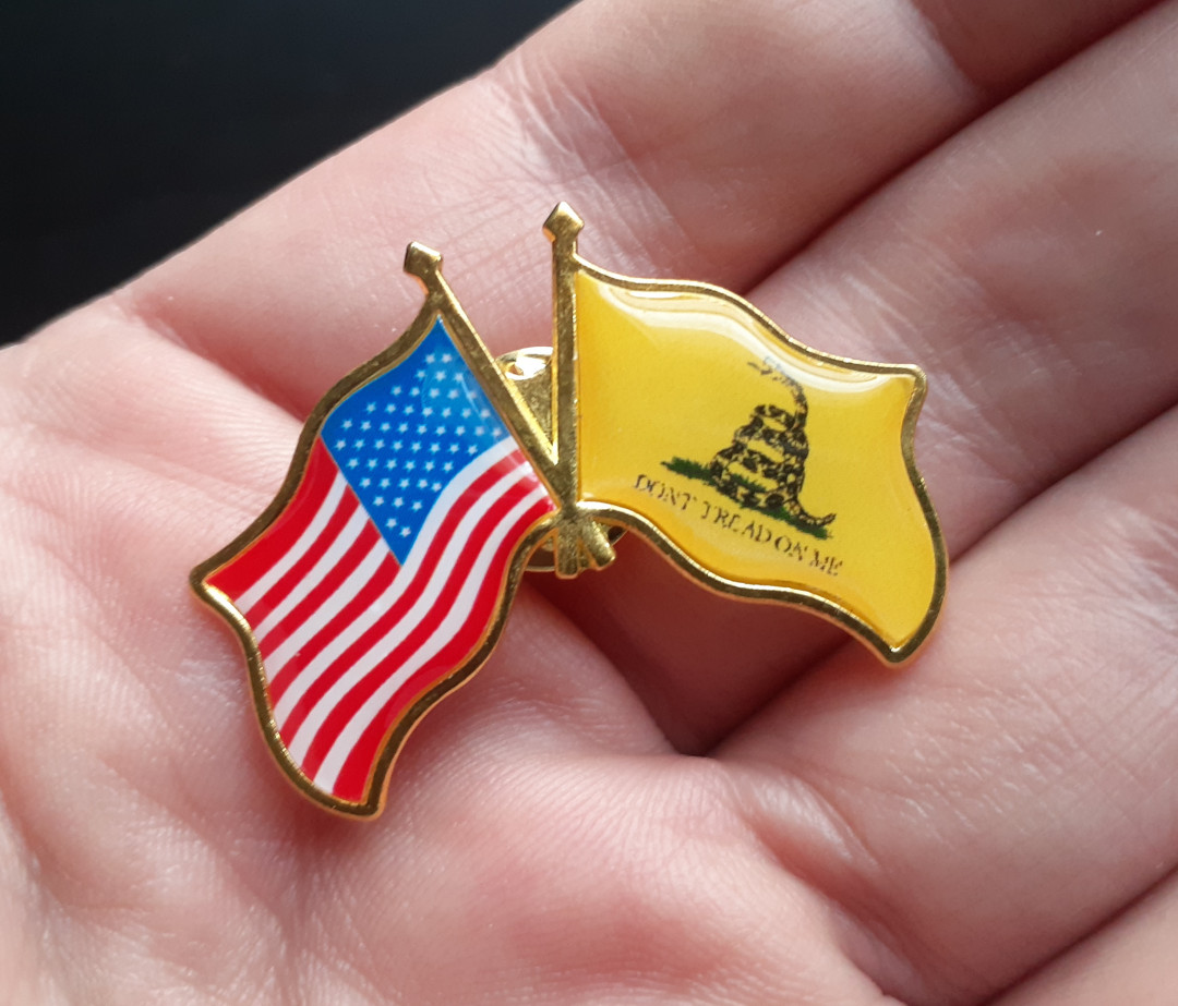 AMERICAN AND GADSDEN FLAGS PIN metal enamel patriotic U.S. Don't Tread On Me AMERICAN AND GADSDEN FLAGS PIN metal enamel patriotic U.S. Don't Tread On Me