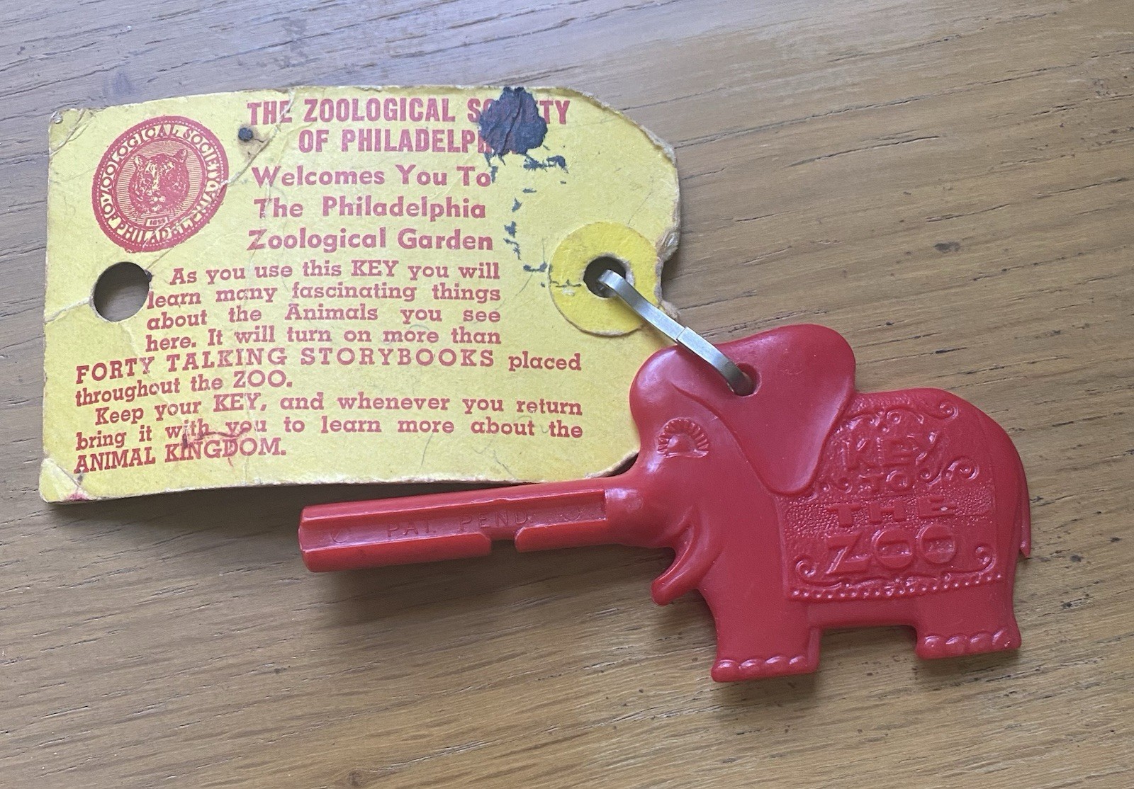 Vintage Philadelphia Zoo Elephant Red Turn Key America\'s 1st Zoo Trunkey RARE Vintage Philadelphia Zoo Elephant Red Turn Key America\'s 1st Zoo Trunkey RARE