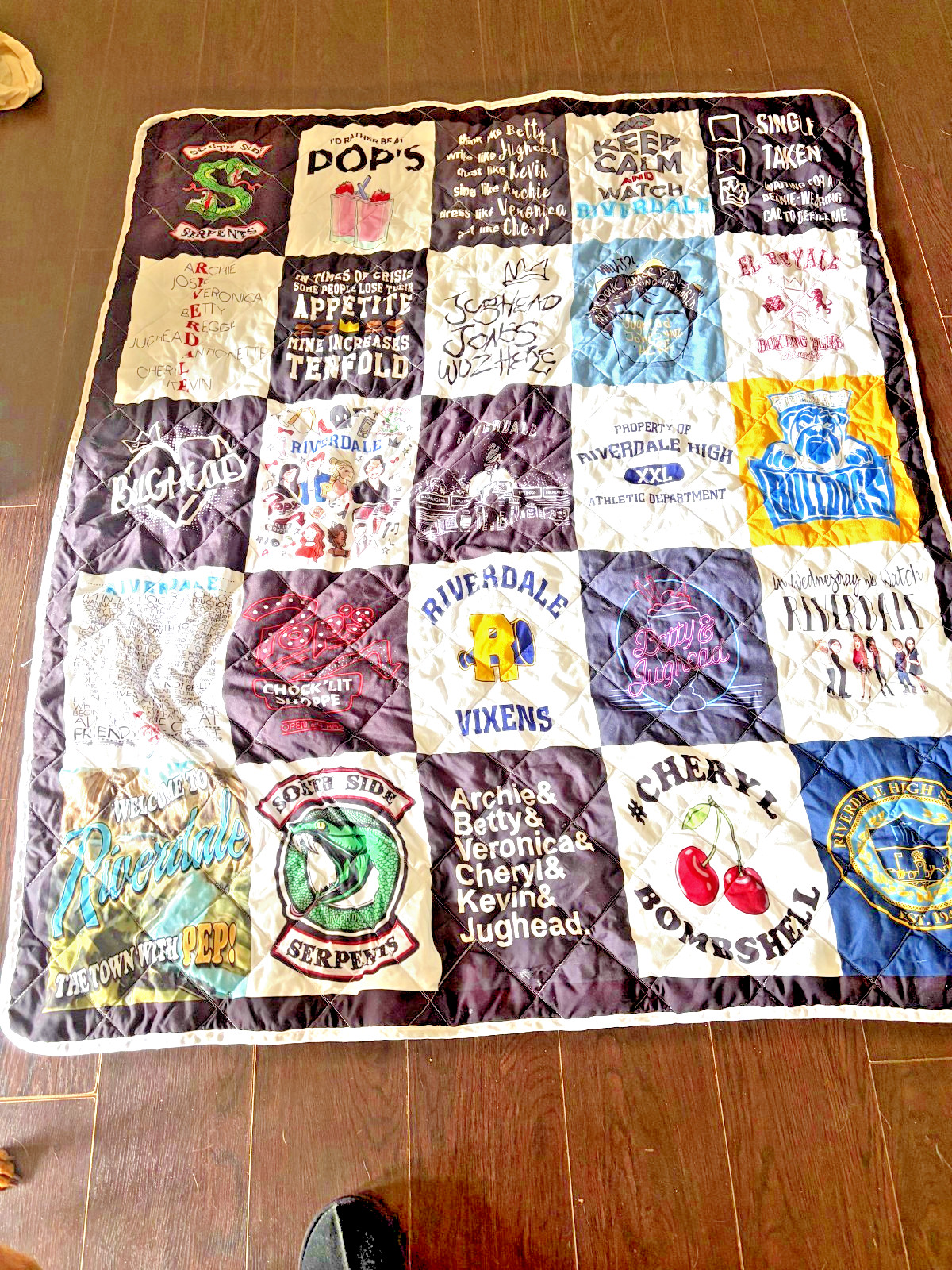 Riverdale TV SERIES quilt / blanket merchendise, cozy
