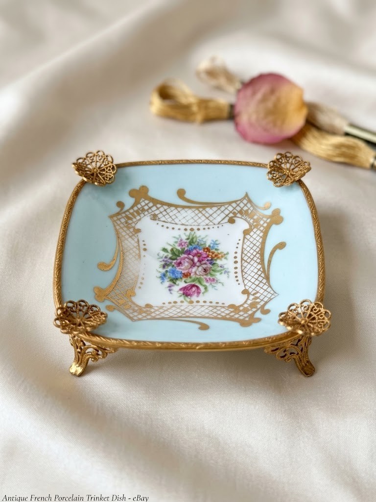 Vintage Limoges Porcelain Floral Trinket Dish Ashtray Gold Ormolu Feet Vintage Limoges Porcelain Floral Trinket Dish Ashtray Gold Ormolu Feet