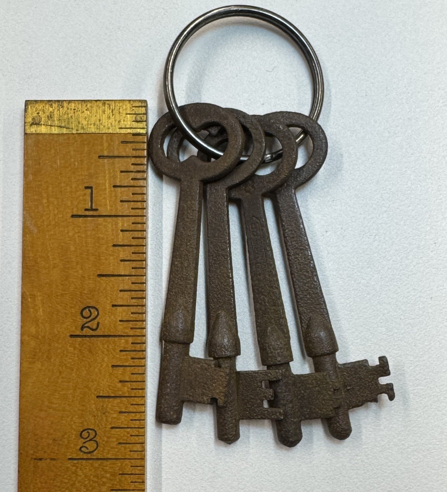 🌿 🗝️ Vintage Solid Metal Skeleton Keys , Rusty Antique Hardware Lot 🌿 🗝️ Vintage Solid Metal Skeleton Keys , Rusty Antique Hardware Lot