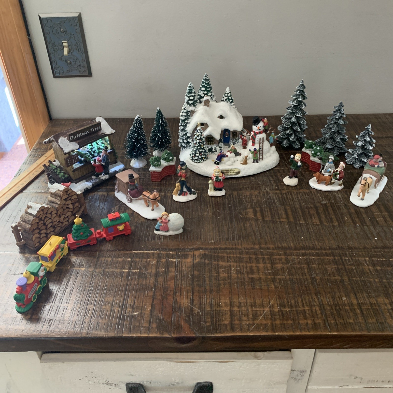 Thomas Kinkade Lighted Everett's Cottage Christmas Village + Others