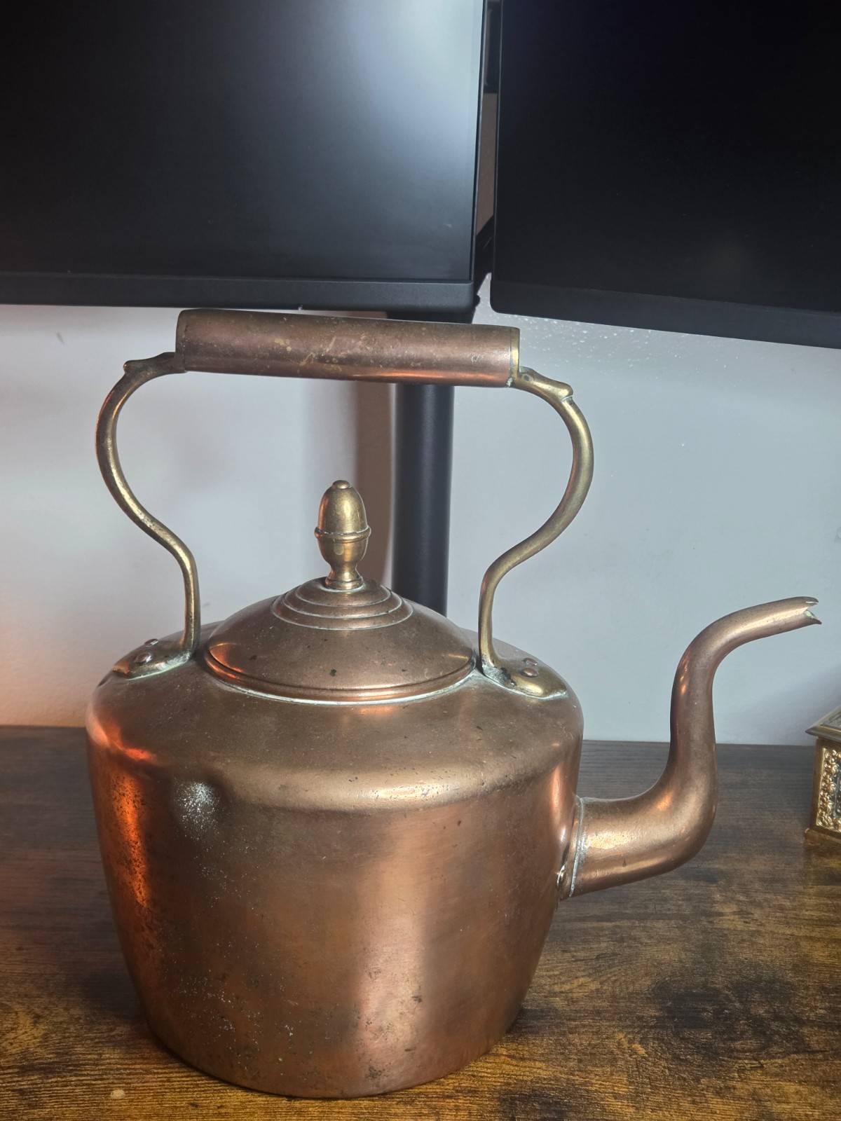 ANTIQUE 19TH CENTURY ENGLISH COPPER TEA KETTLE DOVETAIL SEAM AND ACORN FINIAL ANTIQUE 19TH CENTURY ENGLISH COPPER TEA KETTLE DOVETAIL SEAM AND ACORN FINIAL