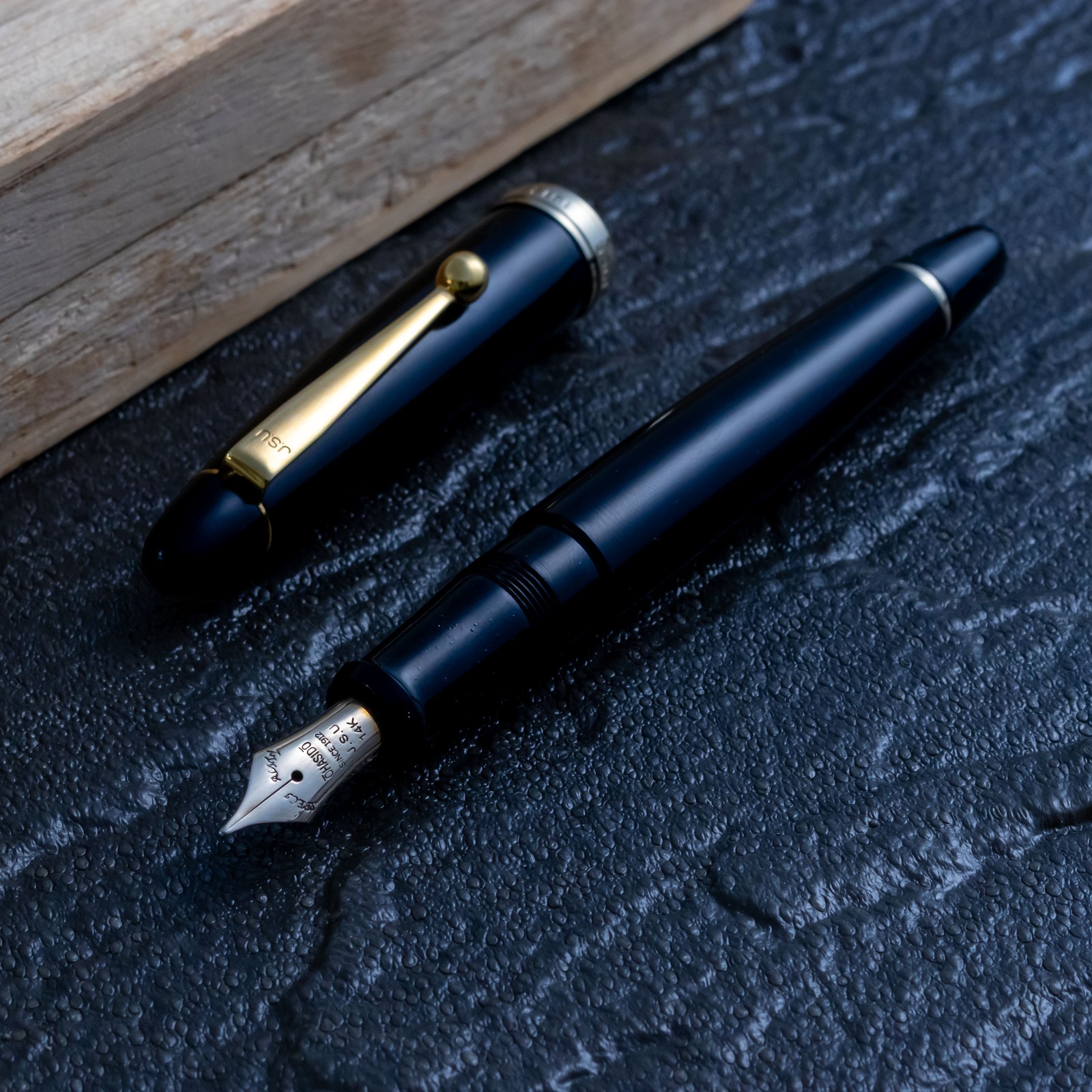 Ohashido Urushi Black Ebonite Nagahara 14K B Nib Fountain Pen