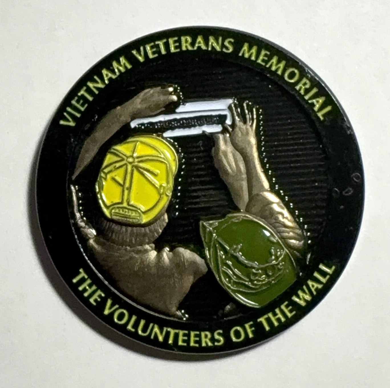 RARE Challenge Coin Vietnam Veterans Memorial The Volunteers Of The Wall