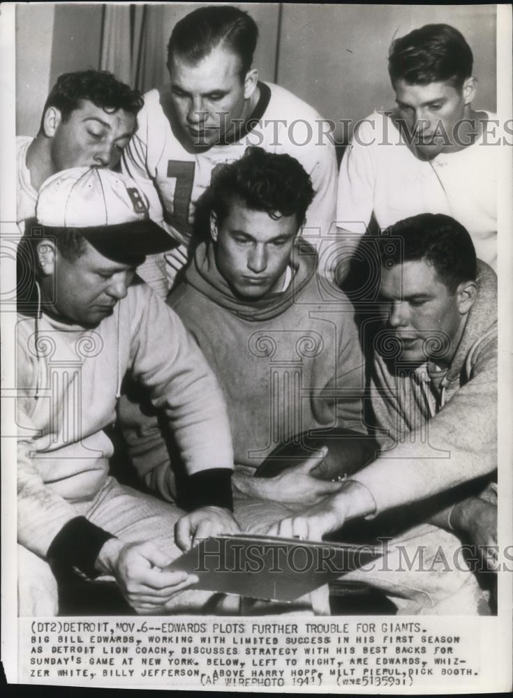 1941 Press Photo Bill Edwards & Detroit Lions Football Team Discussing Strategy 1941 Press Photo Bill Edwards & Detroit Lions Football Team Discussing Strategy