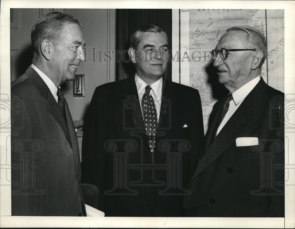 1956 Press Photo Adm. Arthur W. Radford confers with Walter F. George 1956 Press Photo Adm. Arthur W. Radford confers with Walter F. George