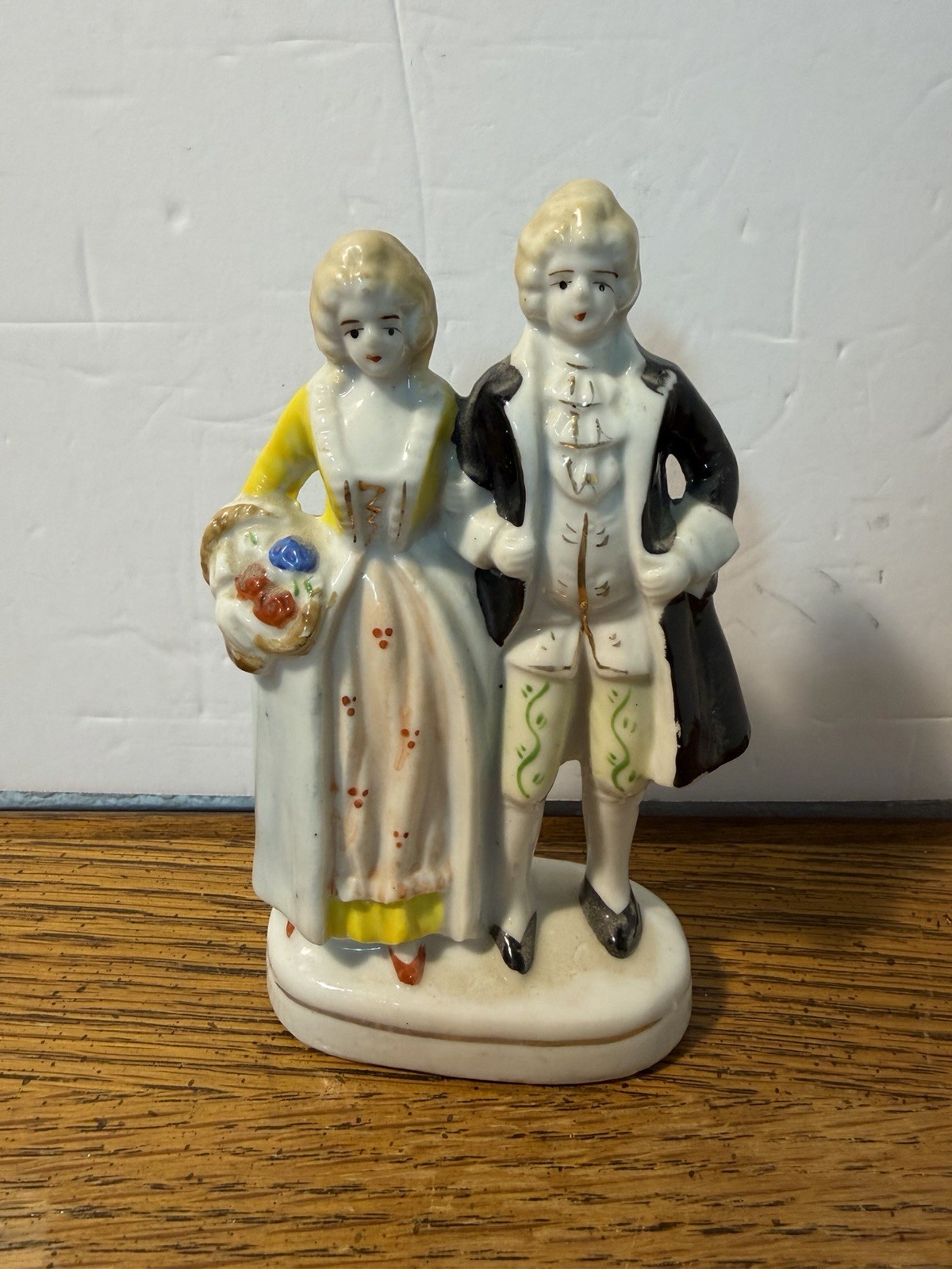 Vintage Made in Occupied Japan Porcelain Colonial Courting Couple Figurine 5.75\ Vintage Made in Occupied Japan Porcelain Colonial Courting Couple Figurine 5.75\