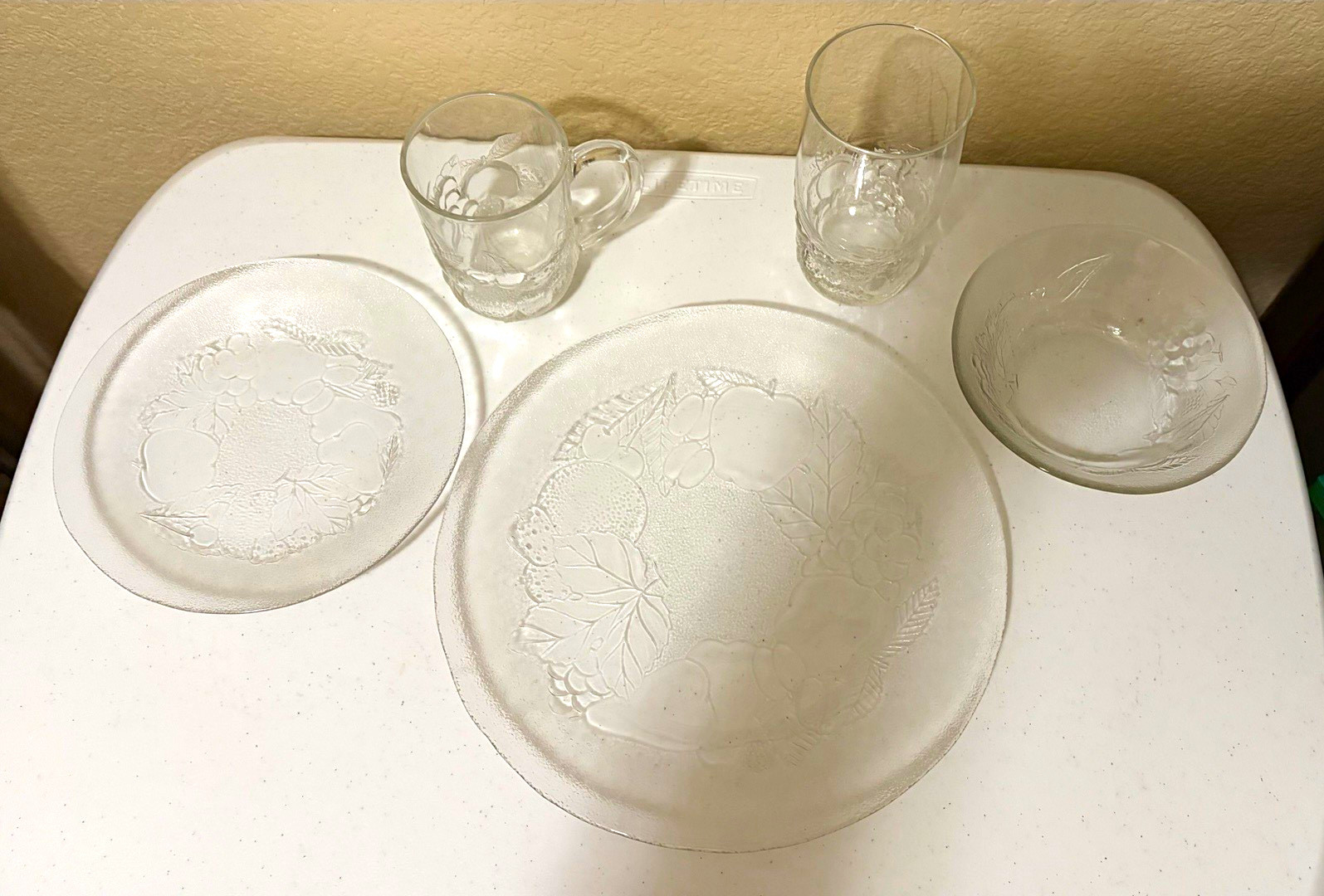 Vintage Arcoroc pressed glass dinner set. 8 of each.