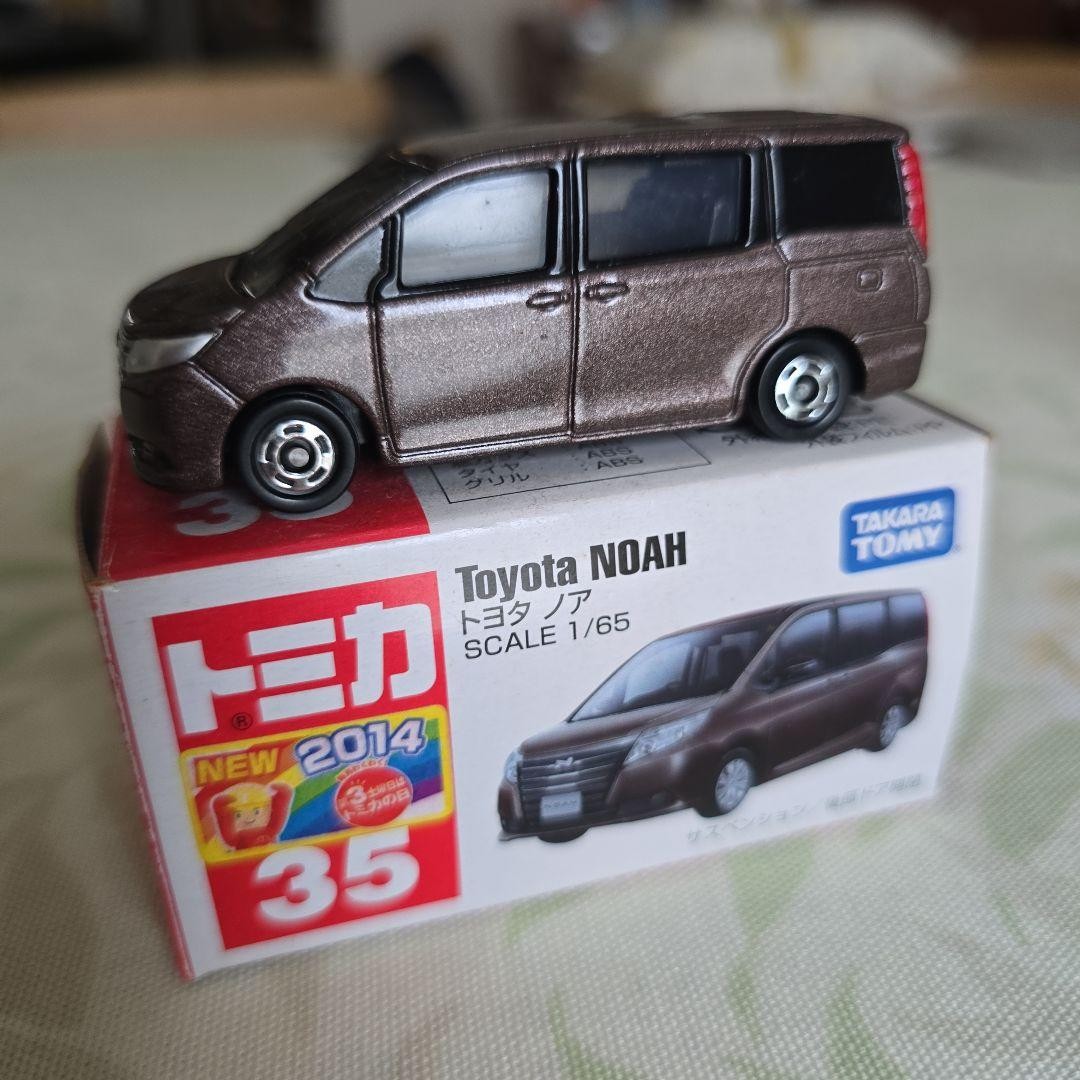 Tomica No. 35 Toyota Noah