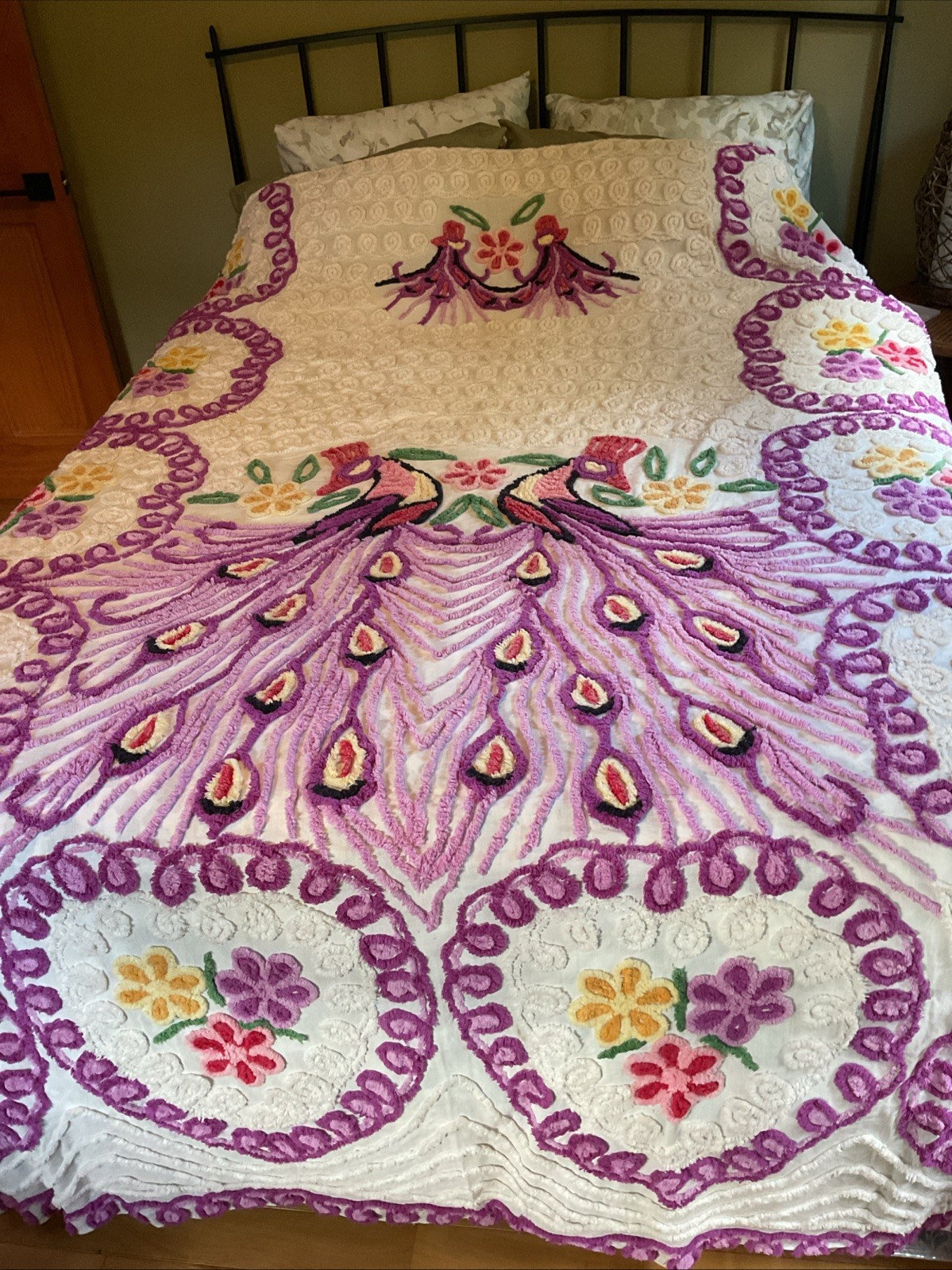 Vintage Double Peacock Chenille Bedspread 1950’s Floral Hearts Pink 100” X 94”