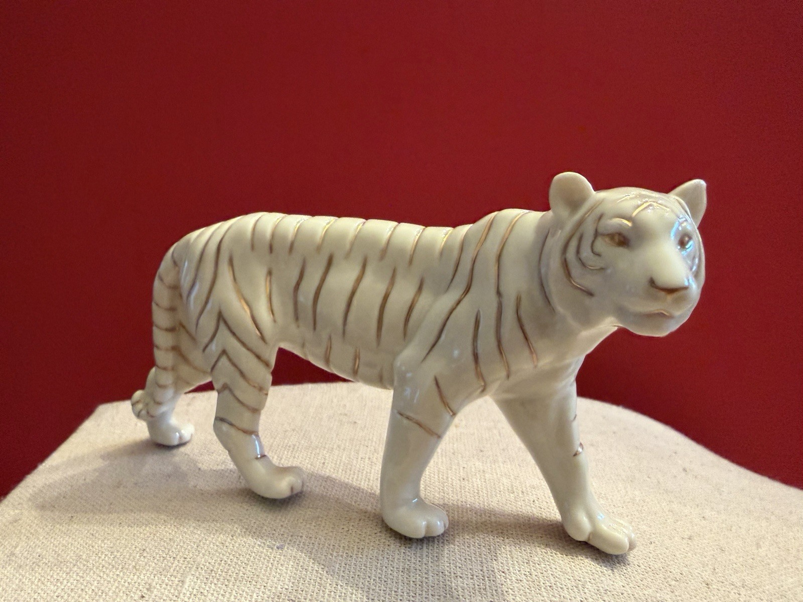 LENOX NOBEL WHITE TIGER -- Classic Ivory Fine China 24k -- New Opened Box