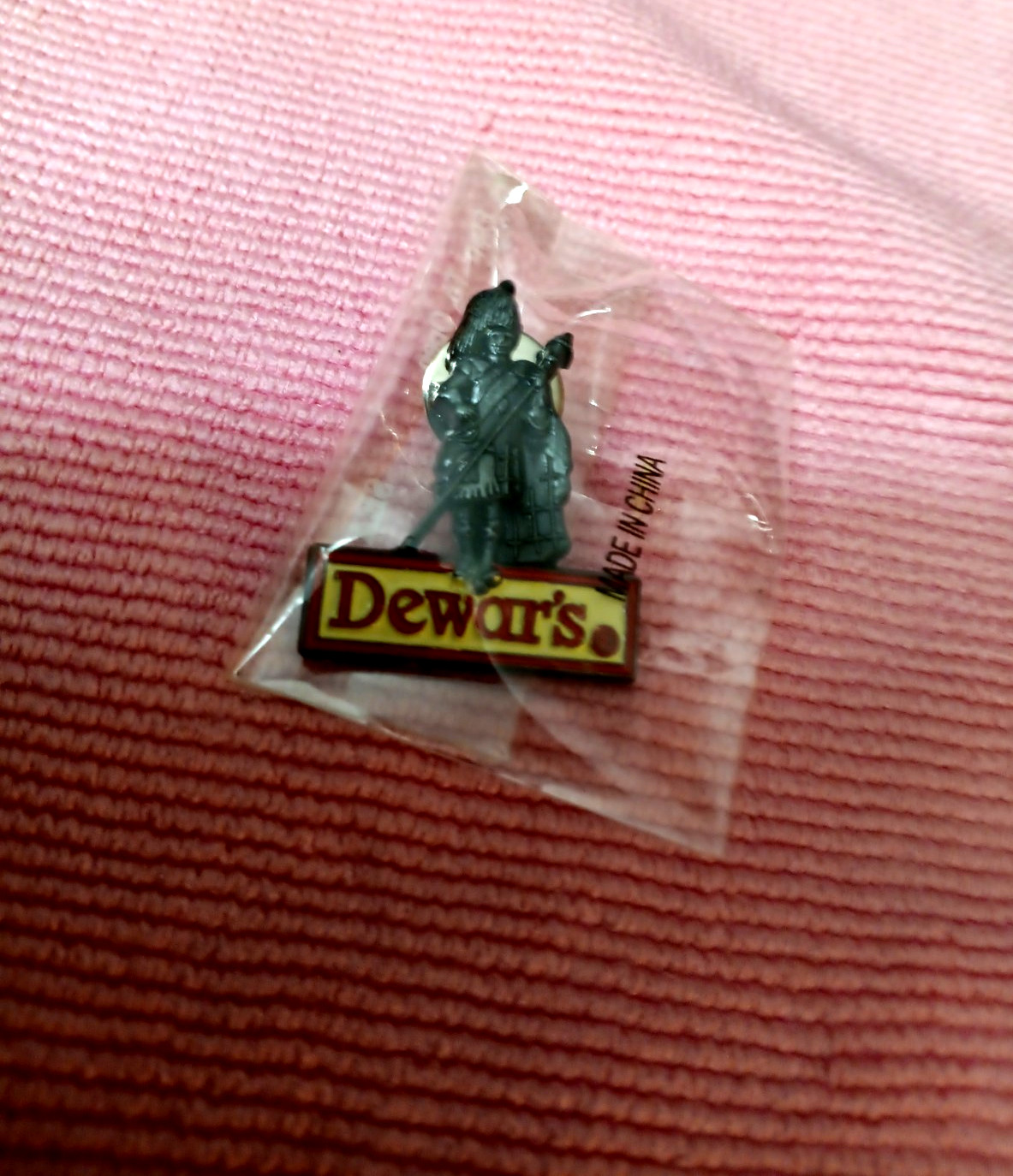 Vintage Scotch Whiskey Dewars Pin Remains Original Package Sealed Tie Lapel Pin