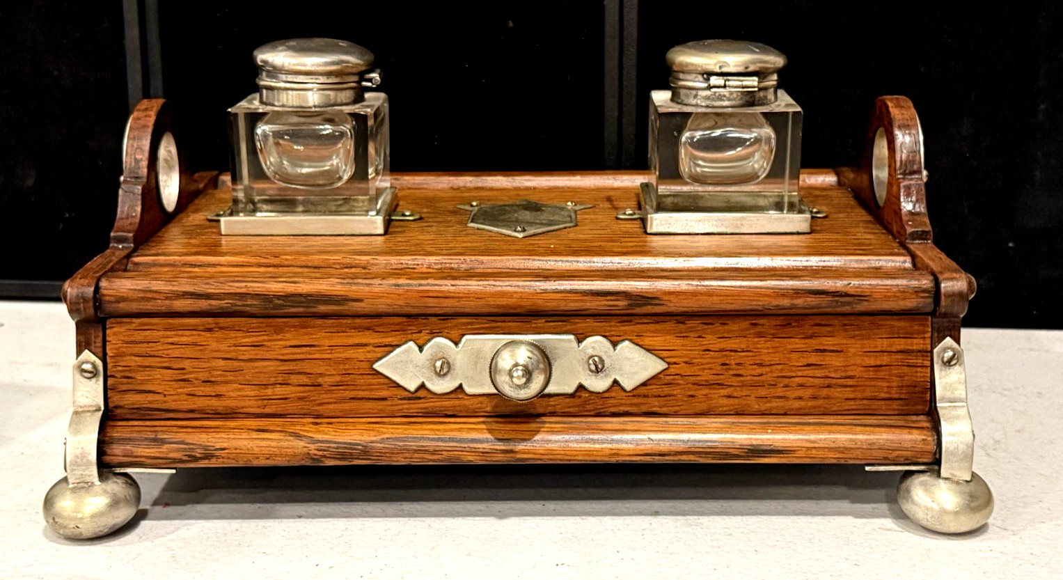 1900s ANTIQUE ENGLISH OAK DESK STAND W/ DOUBLE CUT CRYSTAL INKWELL & DRAWER (EY) 1900s ANTIQUE ENGLISH OAK DESK STAND W/ DOUBLE CUT CRYSTAL INKWELL & DRAWER (EY)
