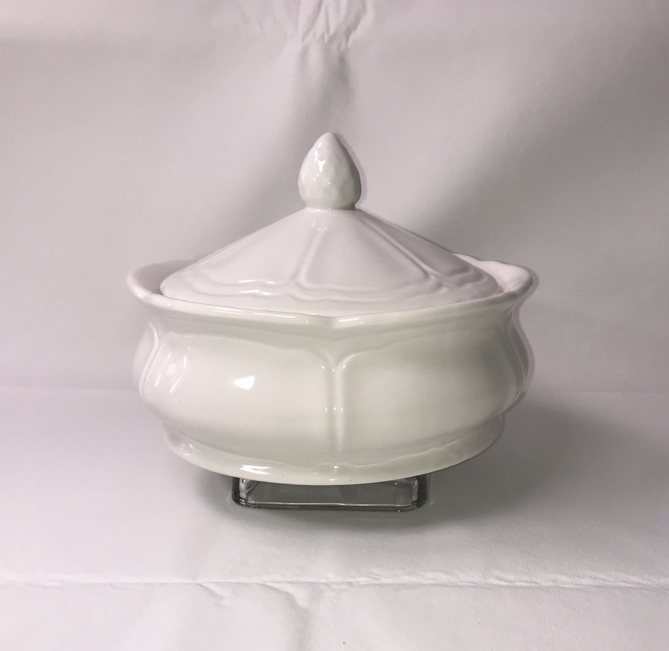 Vintage Federalist White USA Ironstone Tureen Lidded Casserole Dish. 7” Round Vintage Federalist White USA Ironstone Tureen Lidded Casserole Dish. 7” Round