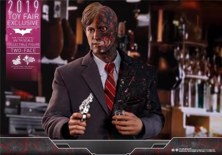 In Stock New Hot Toys 1/6 MMS546 Two-Face Harvey Dent The Dark Knight Action Toy
