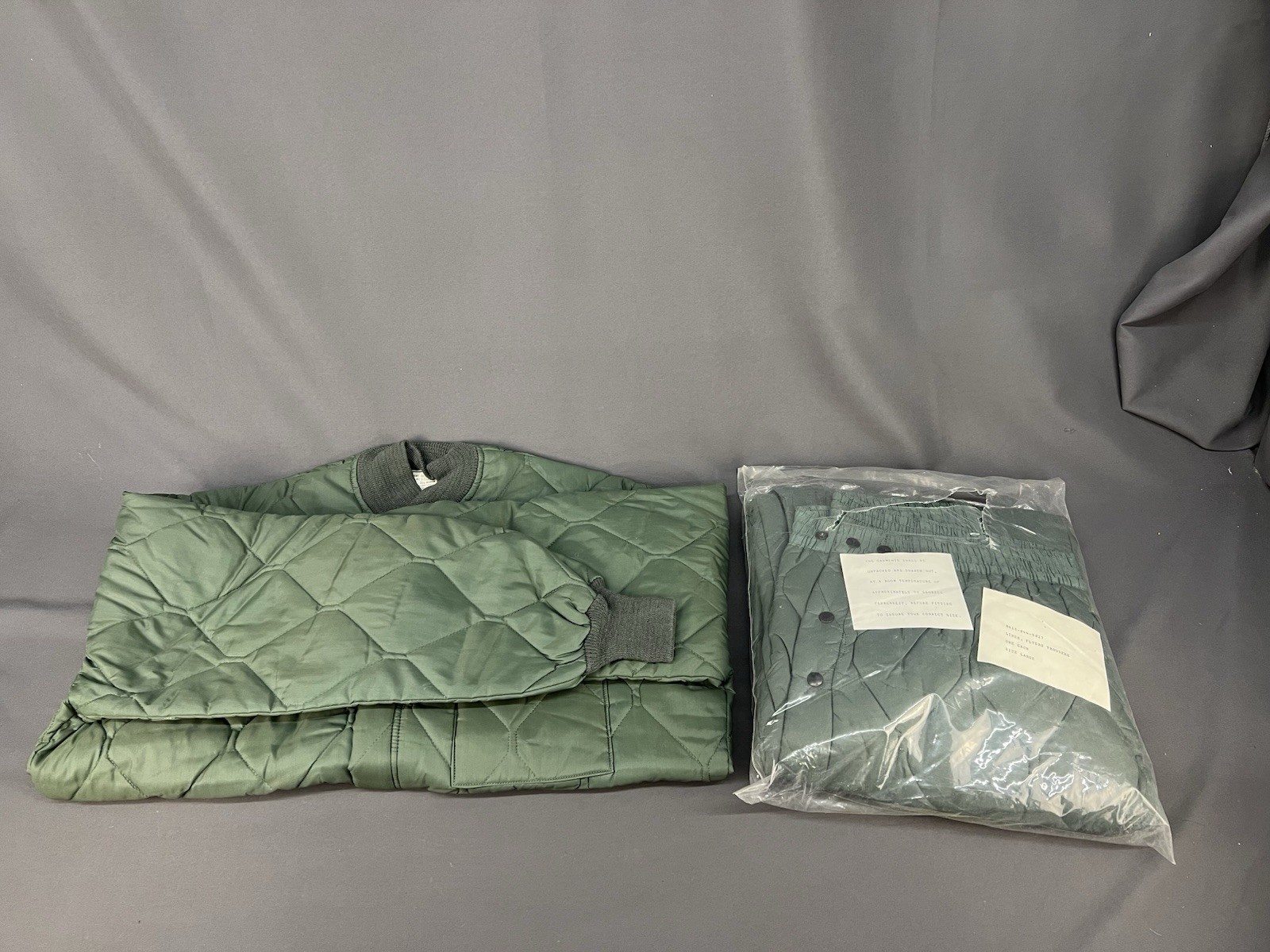 Vtg 1972 US Air Force USAF Flyers CWU-9/P Quilted Jacket and Pants Men\'s M&L