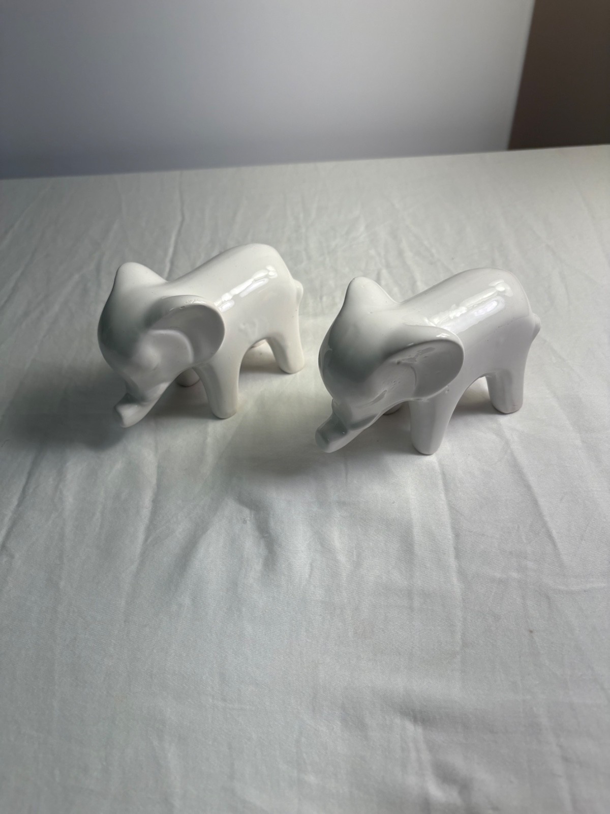 VTG Set of 2 White Ceramic Elephant Figurines 5” L x 2.5” H VTG Set of 2 White Ceramic Elephant Figurines 5” L x 2.5” H