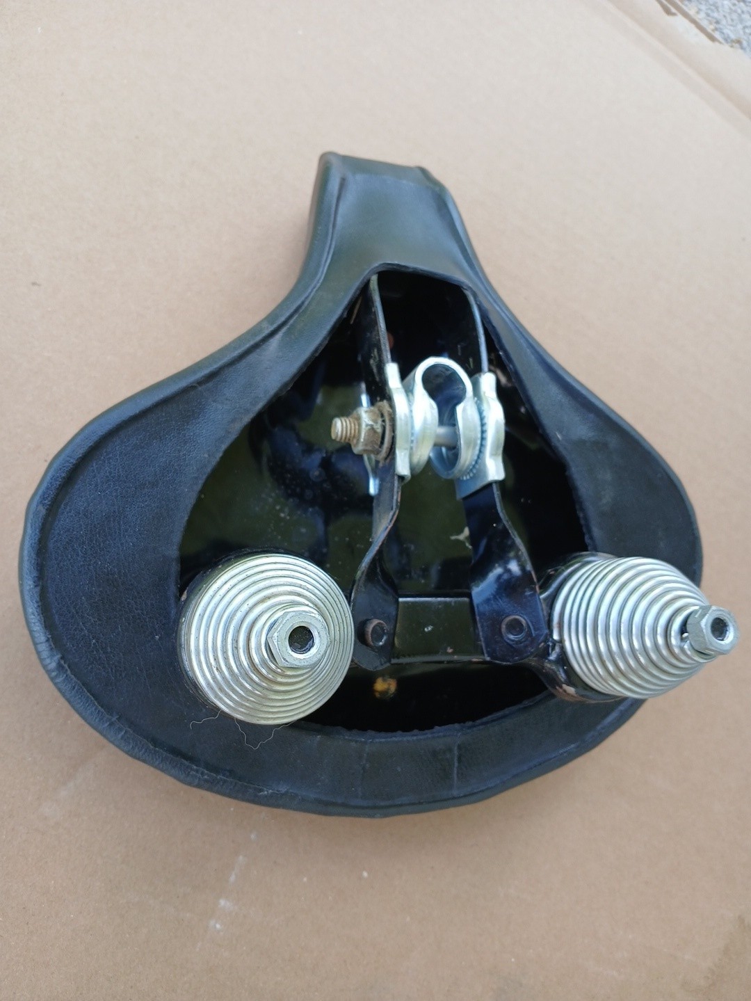 Beautiful 1970s SCHWINN MESINGER SEAT SADDLE 10X10\