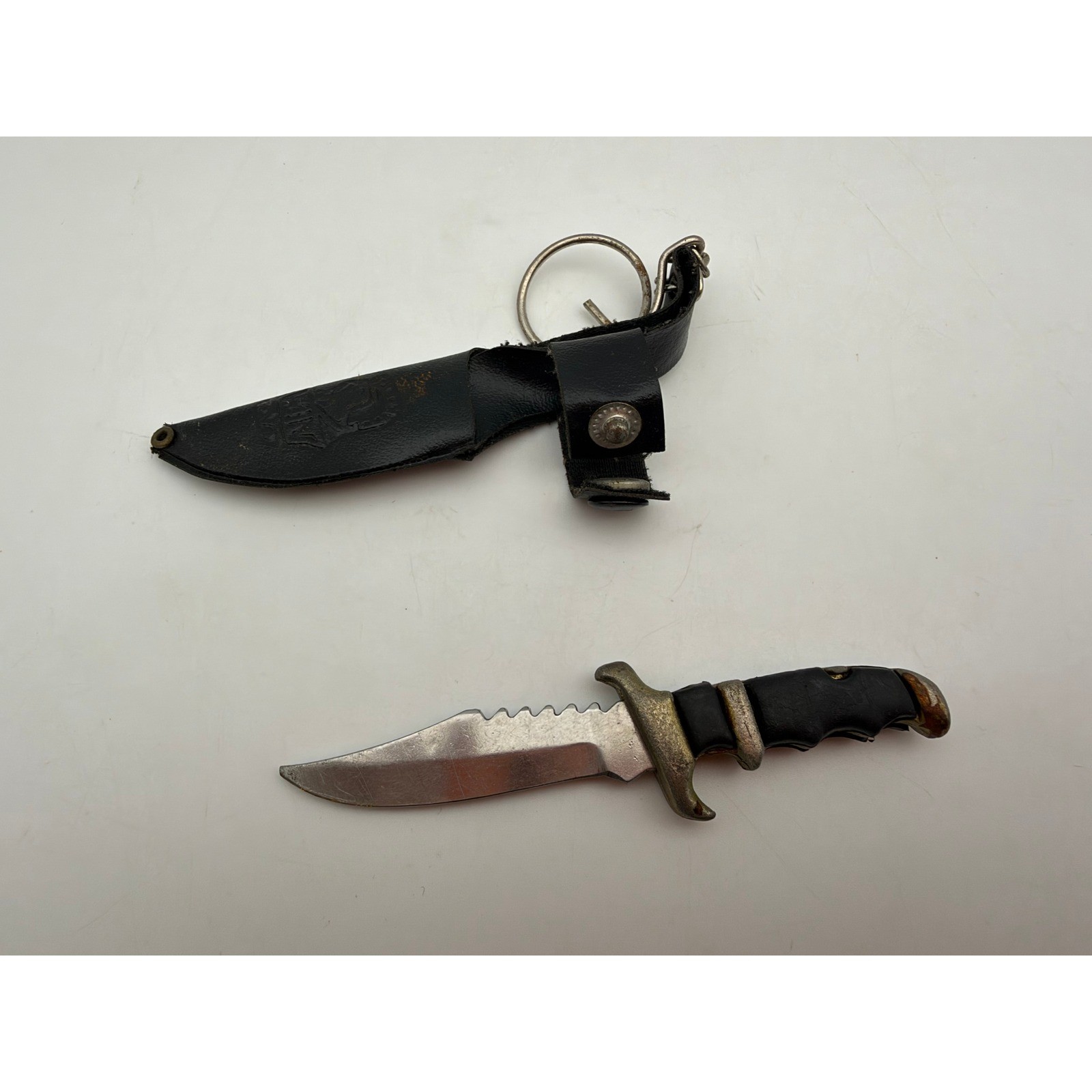 Vintage Mini Novelty Knife Keychain with Sheath Black Silver B224