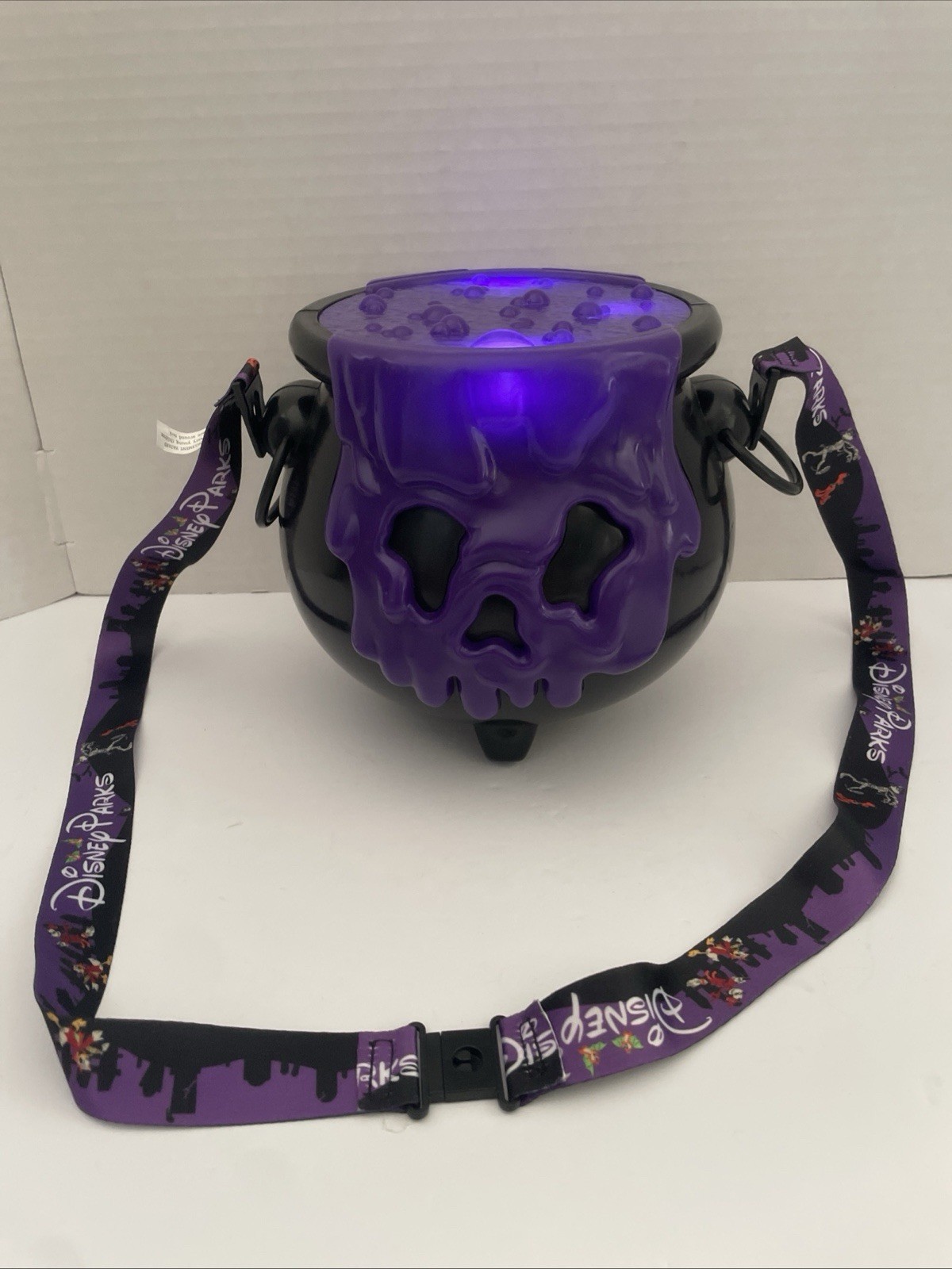 Disney Parks Halloween Purple Poison Cauldron Light Up Popcorn Bucket *WORKS* Disney Parks Halloween Purple Poison Cauldron Light Up Popcorn Bucket *WORKS*