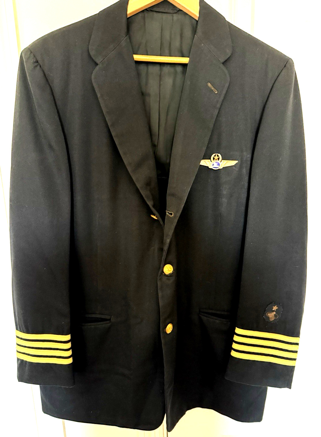 VTG. EASTERN AIRLINES SENIOR CAPTAIN'S PILOT JACKET w NAME, WINGS (10k) &EA BAG