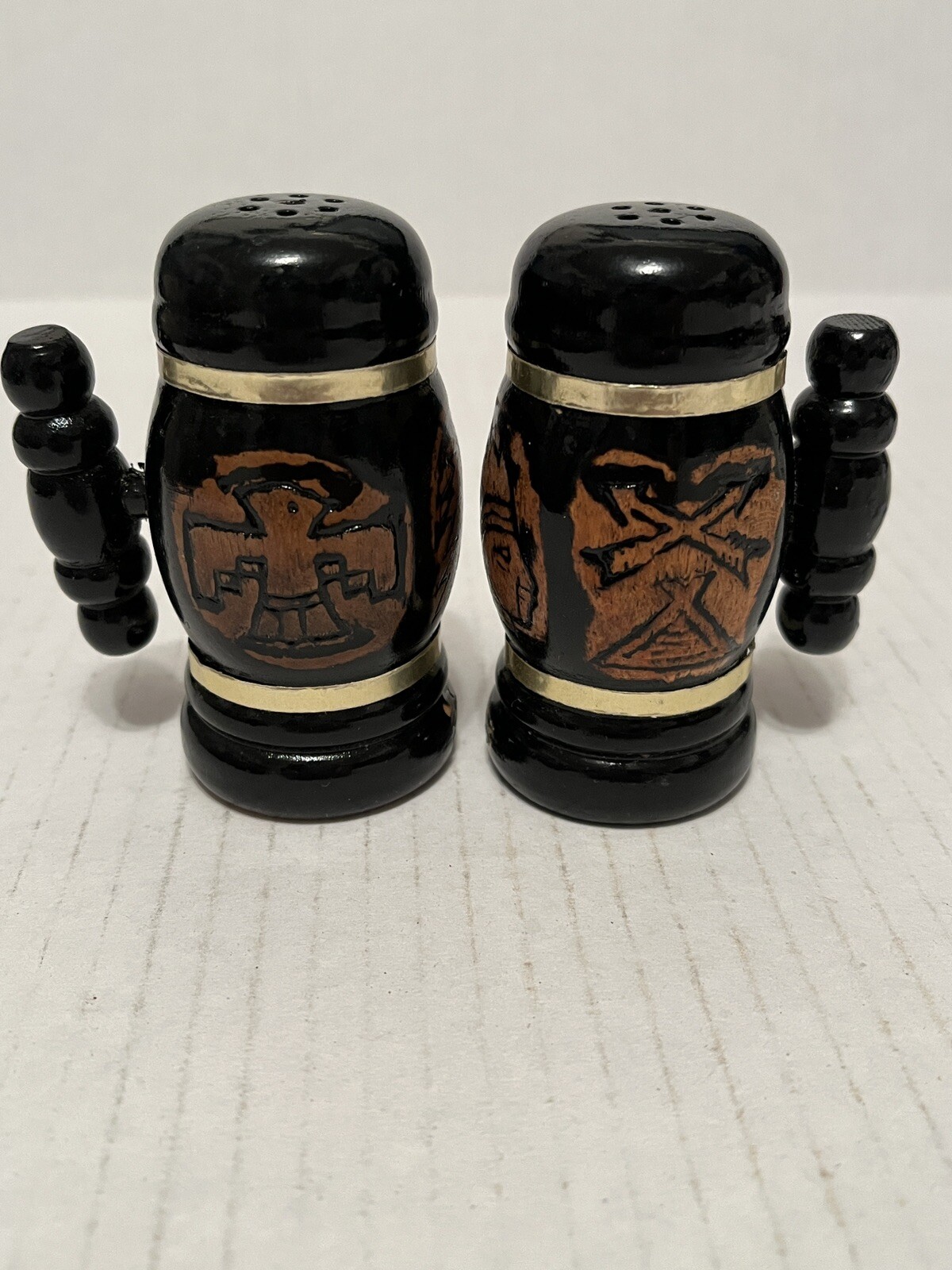 Vintage Salt & Pepper Shaker Wood Native American Carved Indian Design Pre Owned Vintage Salt & Pepper Shaker Wood Native American Carved Indian Design Pre Owned