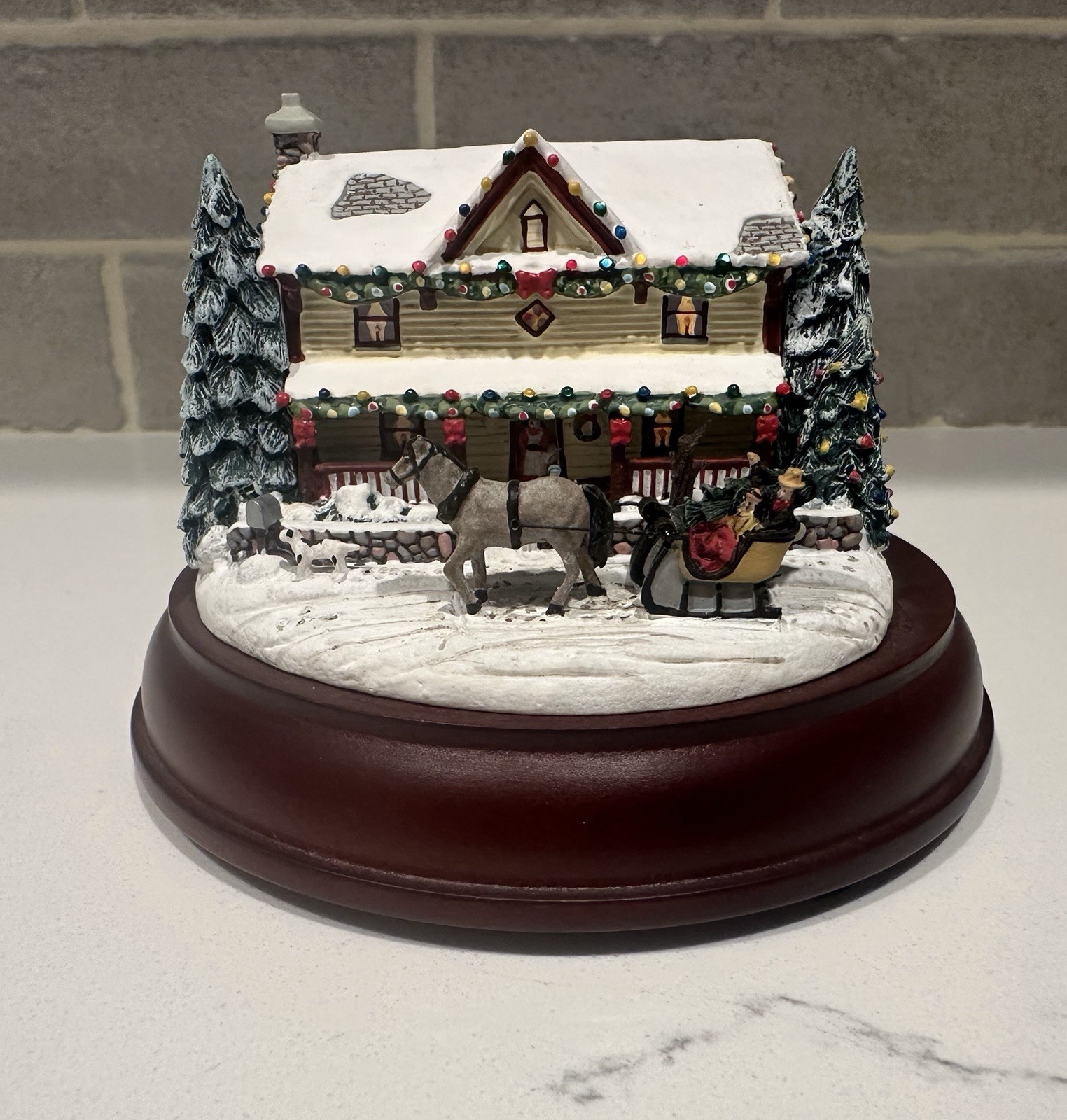 1999 Thomas Kinkade Victorian Lights “Holiday Traditions”  Figurine - Works