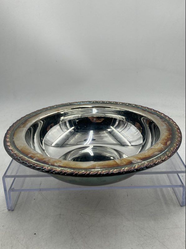 William Rogers Mfg Co Silver-Plated Round Covered Rope Edge Serving Bowl