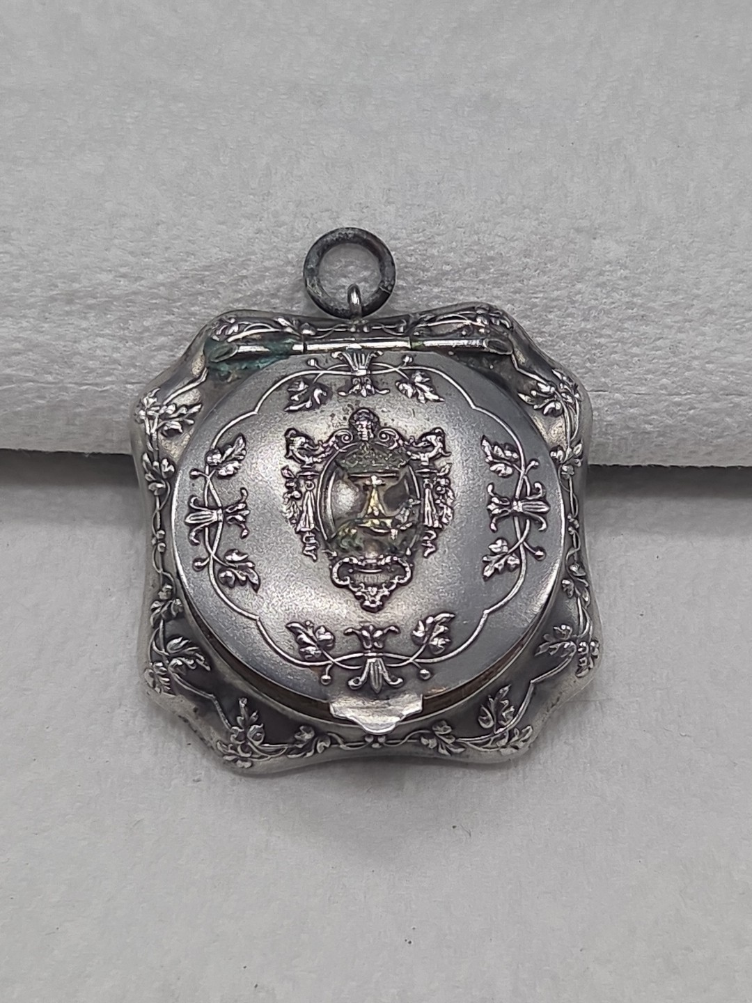  Silver Plated Powder Compact Pendant with Center Puff Vintage Dog Crown 