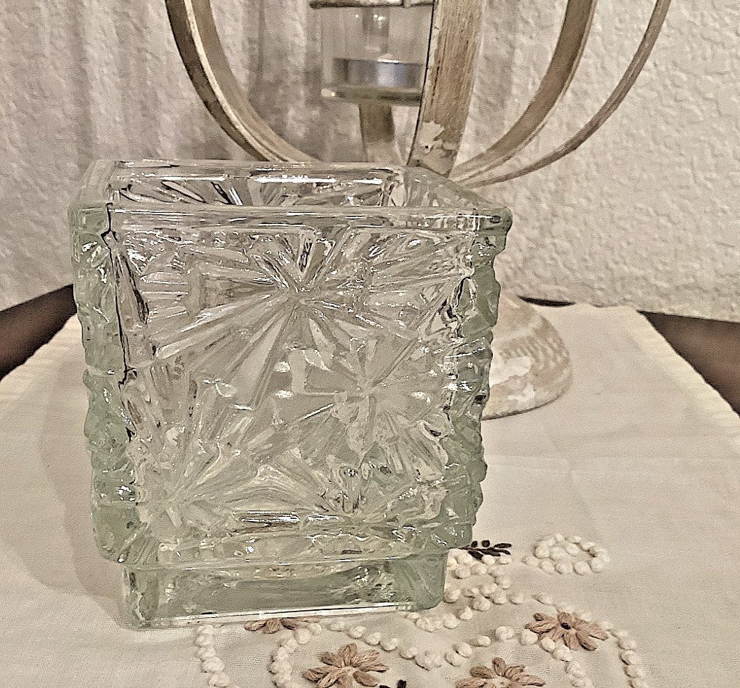 VINTAGE Avon Starburst Crystal Cut Heavy Glass Footed Votive Holder Artsy Decor VINTAGE Avon Starburst Crystal Cut Heavy Glass Footed Votive Holder Artsy Decor