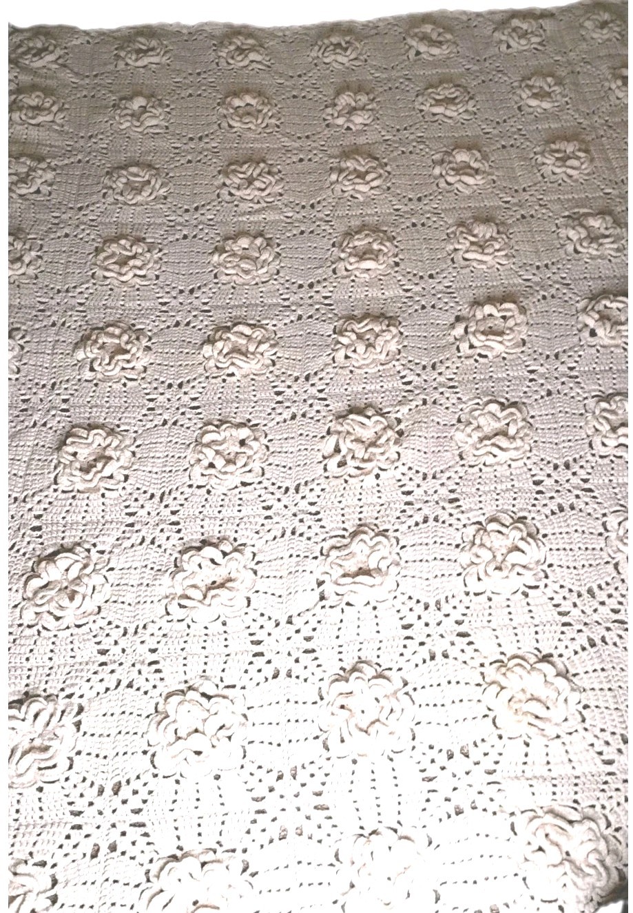 Vintage Homemade Crotched Cream W/ 3D Roses Afgan Bedspread Full Size Bed 78x59'