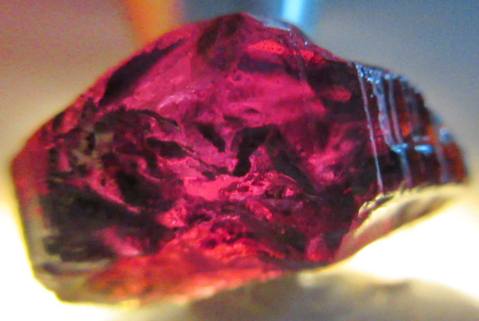 Huge Usumbara Effect Red Chrome Tourmaline Rough From Tanzania. 28.35 Crt Huge Usumbara Effect Red Chrome Tourmaline Rough From Tanzania. 28.35 Crt