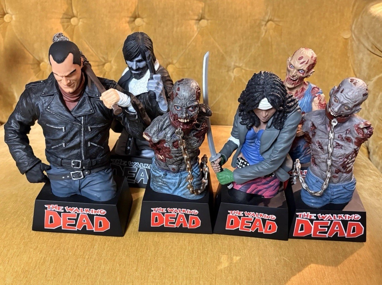 The walking Dead Comic Series Diamond Select Bust Bank Statue Lot Negan Image