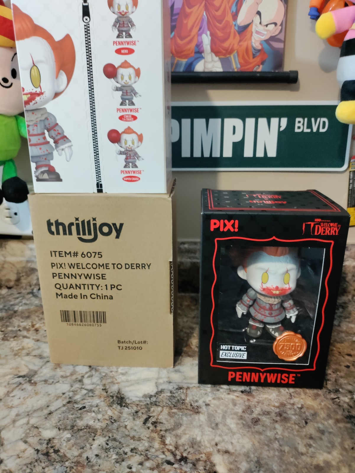 THRILLJOY PIX Pennywise Hero Figure Limited To 7500 Hot Topic Exclusive W/Boxes