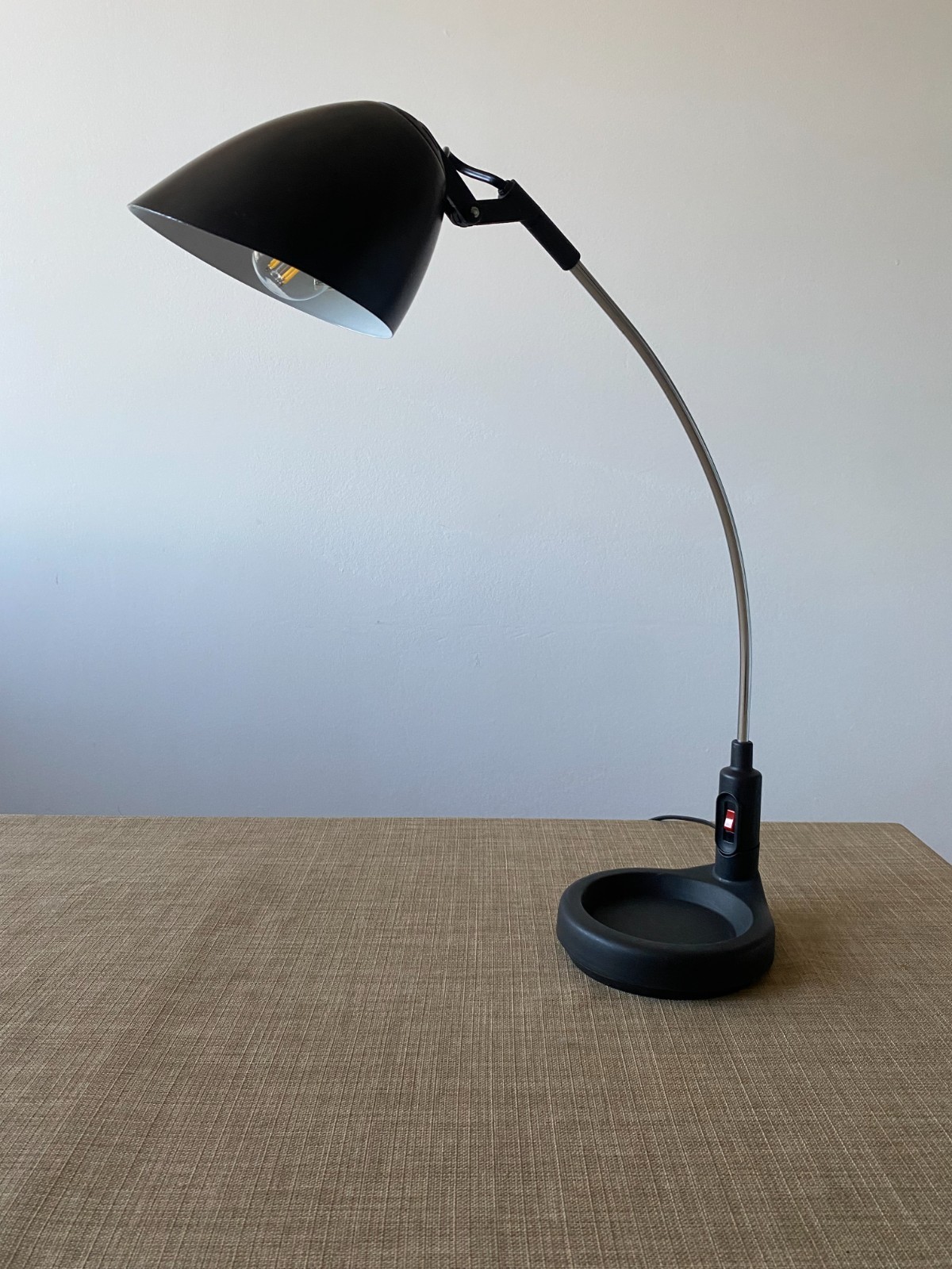 Vintage 1980s Veneta Lumi Randa Z1550 Italian Postmodern Black Desk Lamp Vintage 1980s Veneta Lumi Randa Z1550 Italian Postmodern Black Desk Lamp