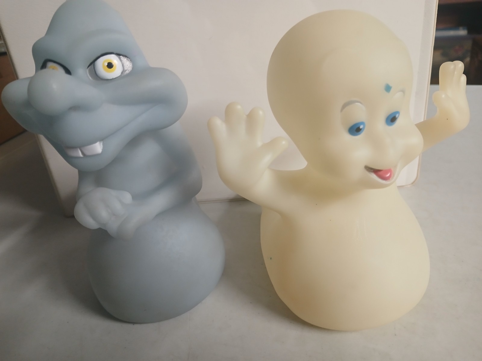 Vintage Casper & Stinkie glow in the dark hand puppets 1995 Pizza Hut toys