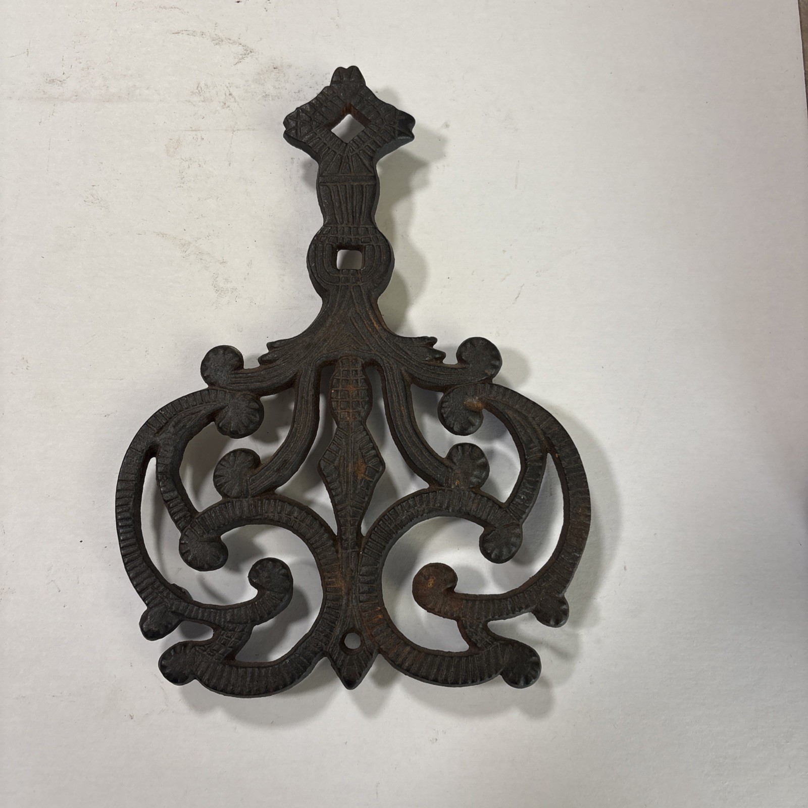 VINTAGE BUTTERFLY T-15 BLACK CAST IRON TRIVET~8.25\